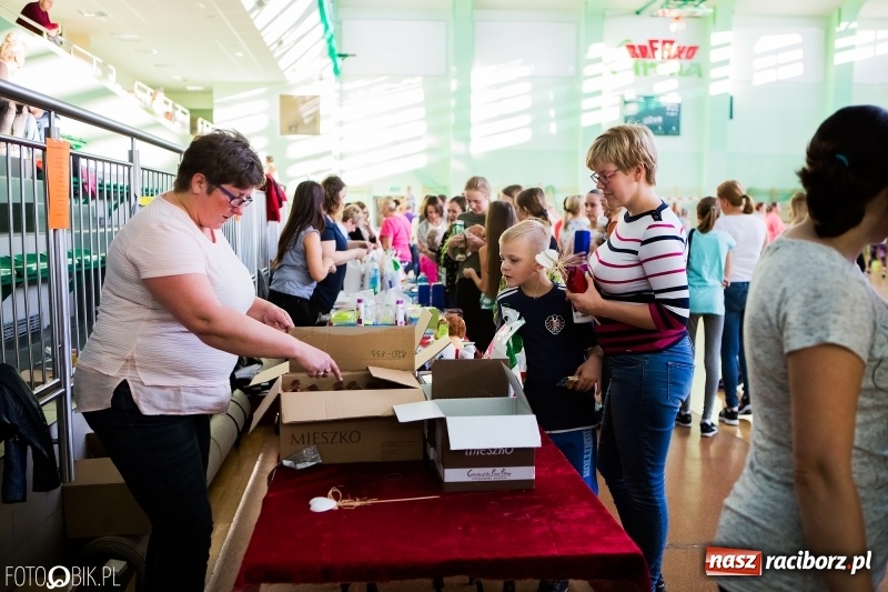 Zdjęcie w galerii na portalu naszraciborz.pl: W Arenie Rafako odbyło się charytatywne latino dance dla Mateuszka. Parkiet był pełny! FOTO i WIDEO wiadomości z regionu