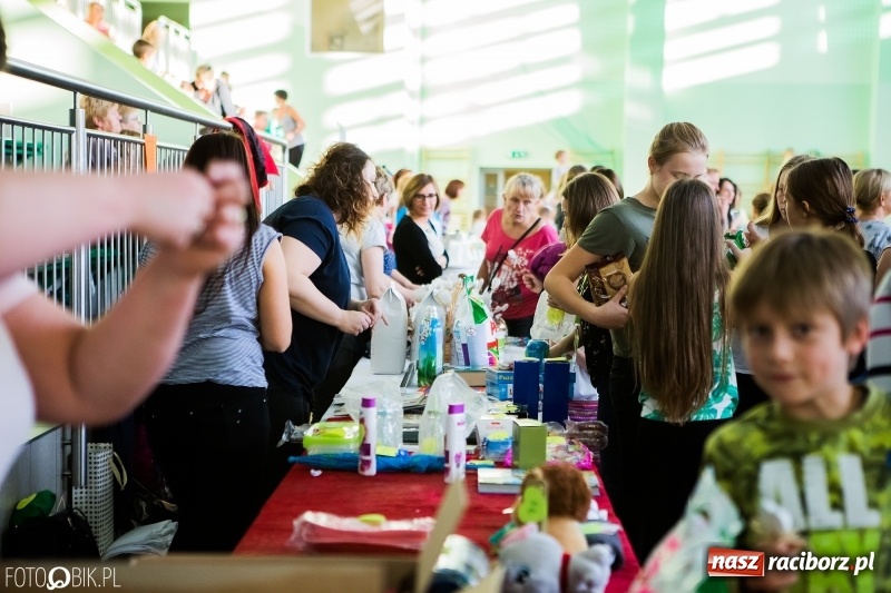 Zdjęcie w galerii na portalu naszraciborz.pl: W Arenie Rafako odbyło się charytatywne latino dance dla Mateuszka. Parkiet był pełny! FOTO i WIDEO wiadomości z regionu