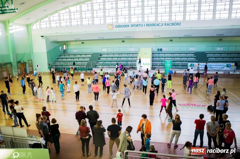Zdjęcie w galerii na portalu naszraciborz.pl: W Arenie Rafako odbyło się charytatywne latino dance dla Mateuszka. Parkiet był pełny! FOTO i WIDEO wiadomości z regionu
