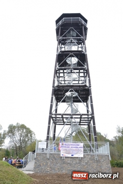 Zdjęcie w galerii na portalu naszraciborz.pl: W Chałupkach oddano do użytku wieżę widokową. Ma ponad 27 metrów wysokości  wiadomości z regionu