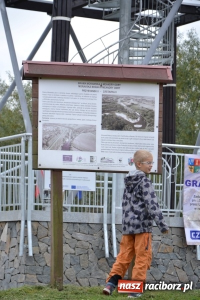 Zdjęcie w galerii na portalu naszraciborz.pl: W Chałupkach oddano do użytku wieżę widokową. Ma ponad 27 metrów wysokości  wiadomości z regionu