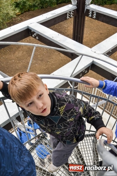 Zdjęcie w galerii na portalu naszraciborz.pl: W Chałupkach oddano do użytku wieżę widokową. Ma ponad 27 metrów wysokości  wiadomości z regionu