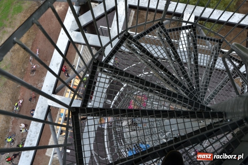 Zdjęcie w galerii na portalu naszraciborz.pl: W Chałupkach oddano do użytku wieżę widokową. Ma ponad 27 metrów wysokości  wiadomości z regionu