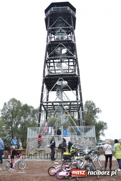 Zdjęcie w galerii na portalu naszraciborz.pl: W Chałupkach oddano do użytku wieżę widokową. Ma ponad 27 metrów wysokości  wiadomości z regionu