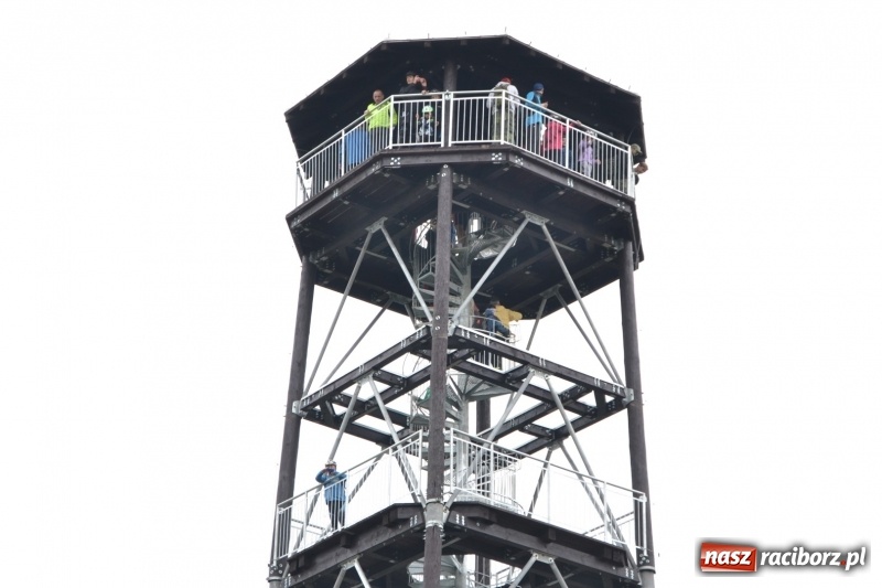 Zdjęcie w galerii na portalu naszraciborz.pl: W Chałupkach oddano do użytku wieżę widokową. Ma ponad 27 metrów wysokości  wiadomości z regionu