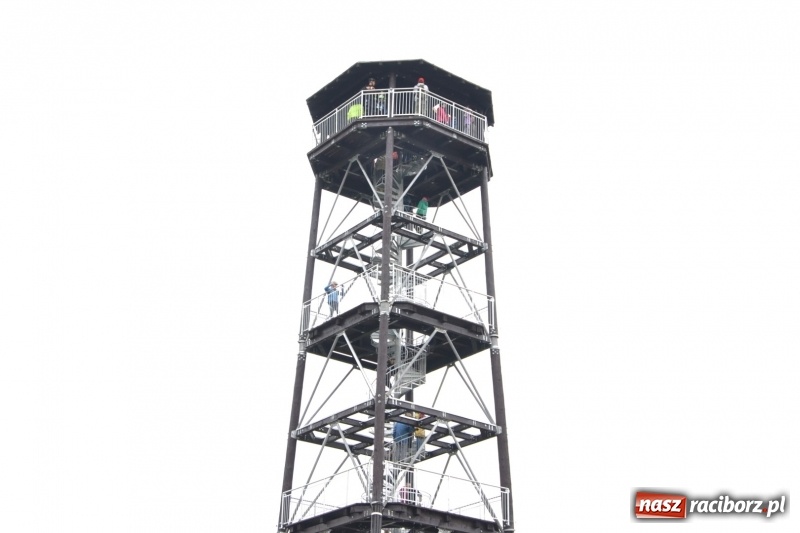 Zdjęcie w galerii na portalu naszraciborz.pl: W Chałupkach oddano do użytku wieżę widokową. Ma ponad 27 metrów wysokości  wiadomości z regionu