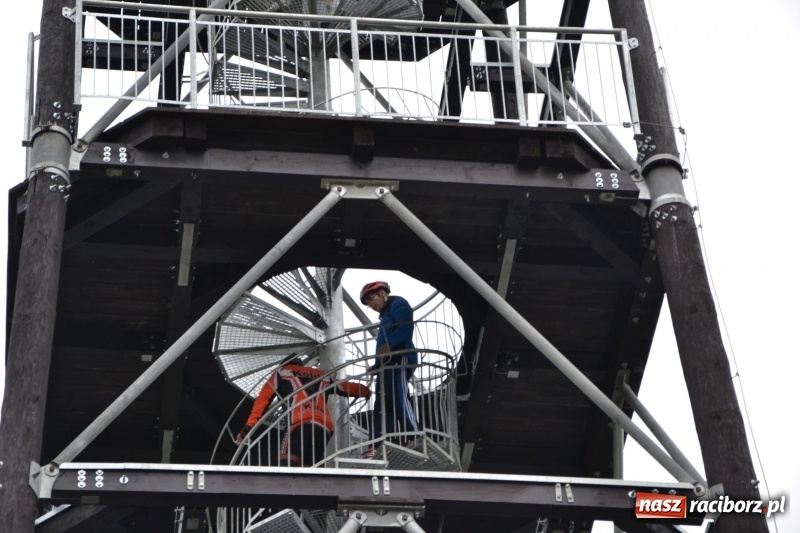 Zdjęcie w galerii na portalu naszraciborz.pl: W Chałupkach oddano do użytku wieżę widokową. Ma ponad 27 metrów wysokości  wiadomości z regionu