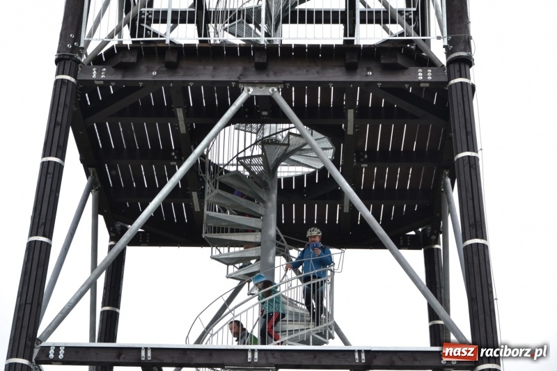 Zdjęcie w galerii na portalu naszraciborz.pl: W Chałupkach oddano do użytku wieżę widokową. Ma ponad 27 metrów wysokości  wiadomości z regionu