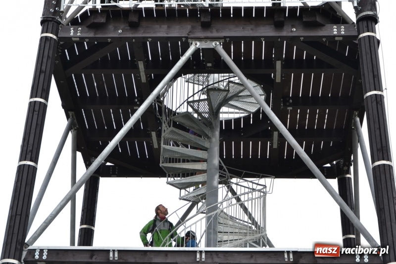 Zdjęcie w galerii na portalu naszraciborz.pl: W Chałupkach oddano do użytku wieżę widokową. Ma ponad 27 metrów wysokości  wiadomości z regionu