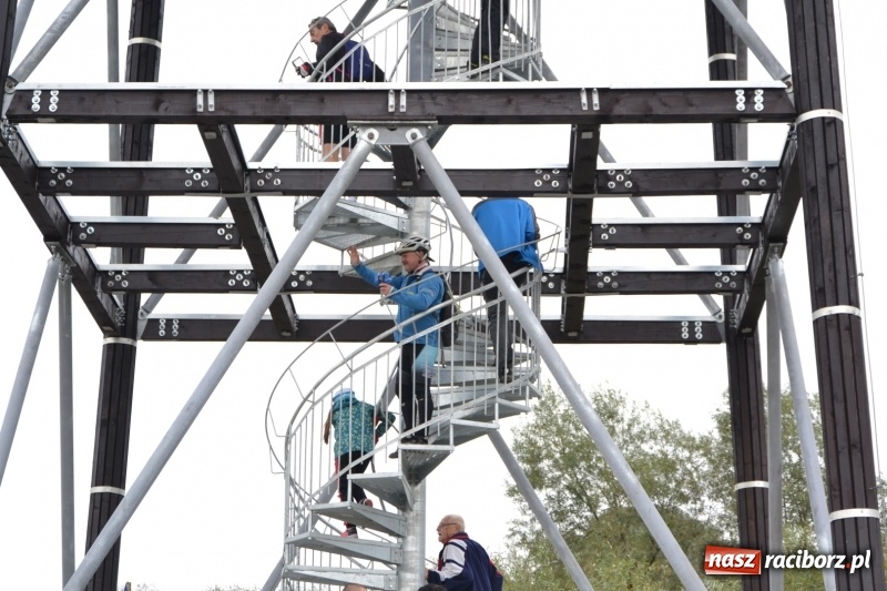 Zdjęcie w galerii na portalu naszraciborz.pl: W Chałupkach oddano do użytku wieżę widokową. Ma ponad 27 metrów wysokości  wiadomości z regionu