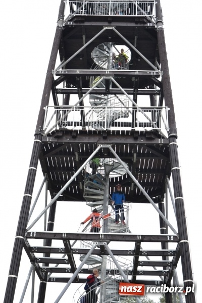 Zdjęcie w galerii na portalu naszraciborz.pl: W Chałupkach oddano do użytku wieżę widokową. Ma ponad 27 metrów wysokości  wiadomości z regionu