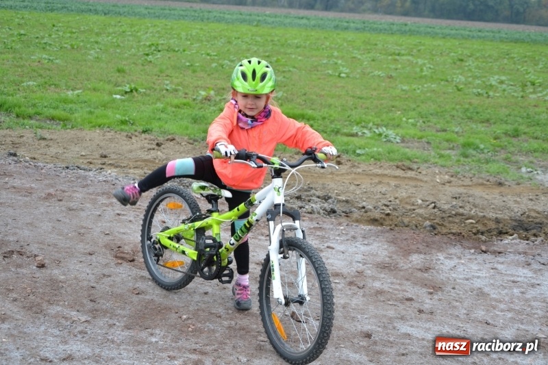Zdjęcie w galerii na portalu naszraciborz.pl: Rowerowy rajd gwiaździsty na zakończenie sezonu  wiadomości z regionu
