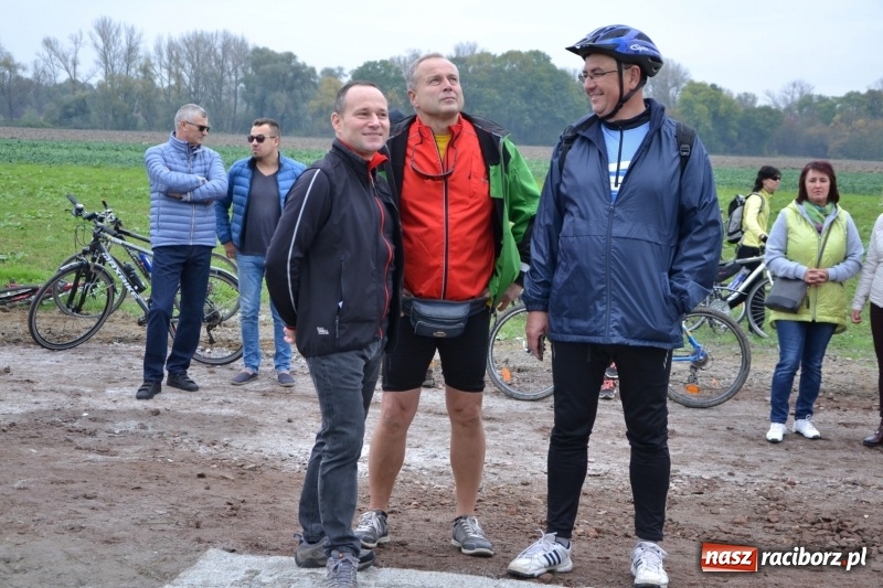 Zdjęcie w galerii na portalu naszraciborz.pl: Rowerowy rajd gwiaździsty na zakończenie sezonu  wiadomości z regionu