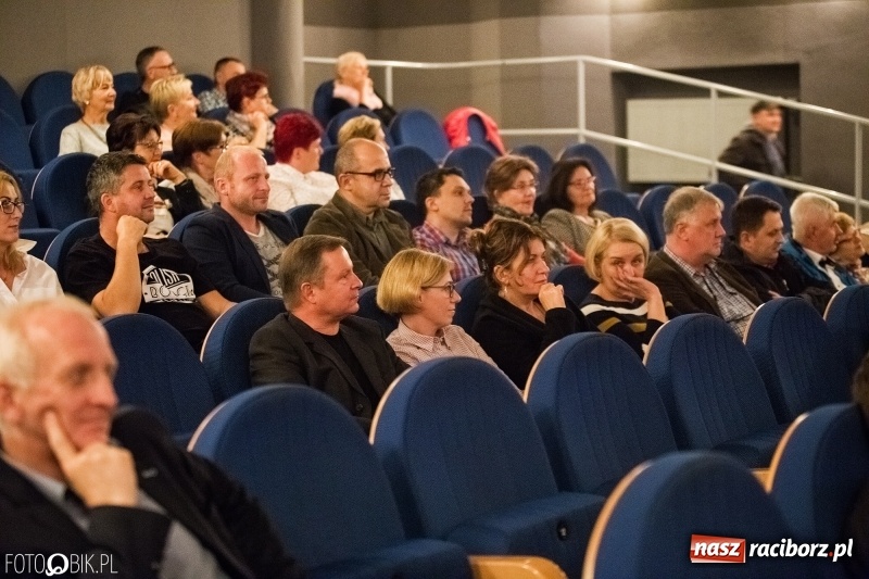 Zdjęcie w galerii na portalu naszraciborz.pl: Vanesa Harbek Band na scenie DK Strzecha wiadomości z regionu