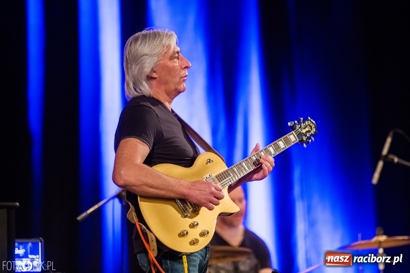 Zdjęcie w galerii na portalu naszraciborz.pl: Vanesa Harbek Band na scenie DK Strzecha wiadomości z regionu