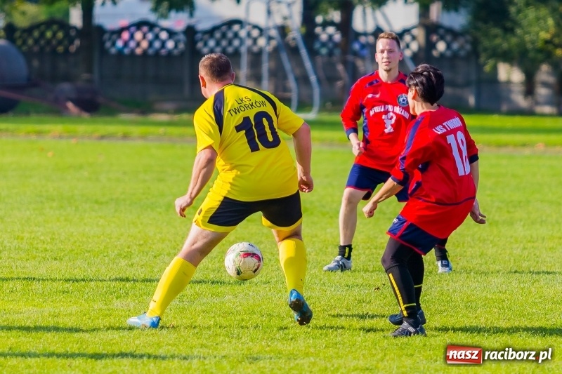 Zdjęcie w galerii na portalu naszraciborz.pl: A mój rodzic piłkę kopie, czyli sportowa rywalizacja w Tworkowie wiadomości z regionu