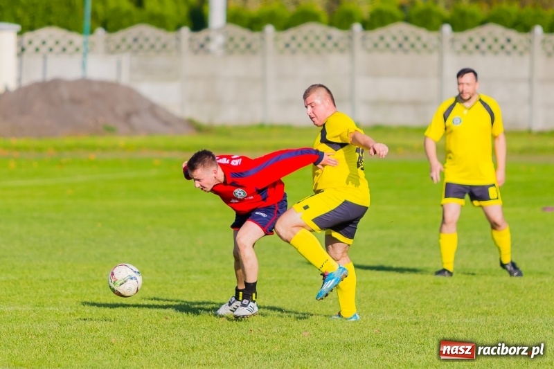 Zdjęcie w galerii na portalu naszraciborz.pl: A mój rodzic piłkę kopie, czyli sportowa rywalizacja w Tworkowie wiadomości z regionu