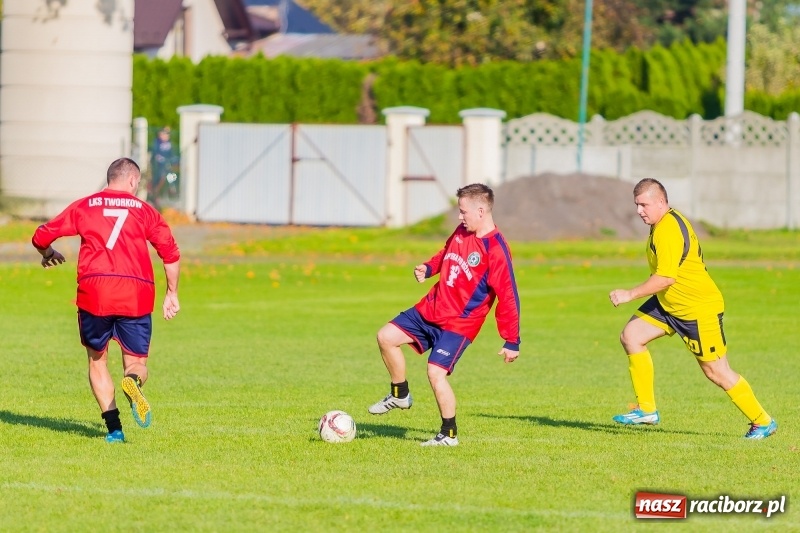 Zdjęcie w galerii na portalu naszraciborz.pl: A mój rodzic piłkę kopie, czyli sportowa rywalizacja w Tworkowie wiadomości z regionu