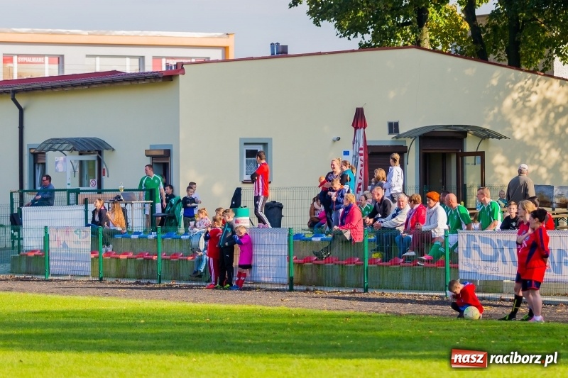 Zdjęcie w galerii na portalu naszraciborz.pl: A mój rodzic piłkę kopie, czyli sportowa rywalizacja w Tworkowie wiadomości z regionu