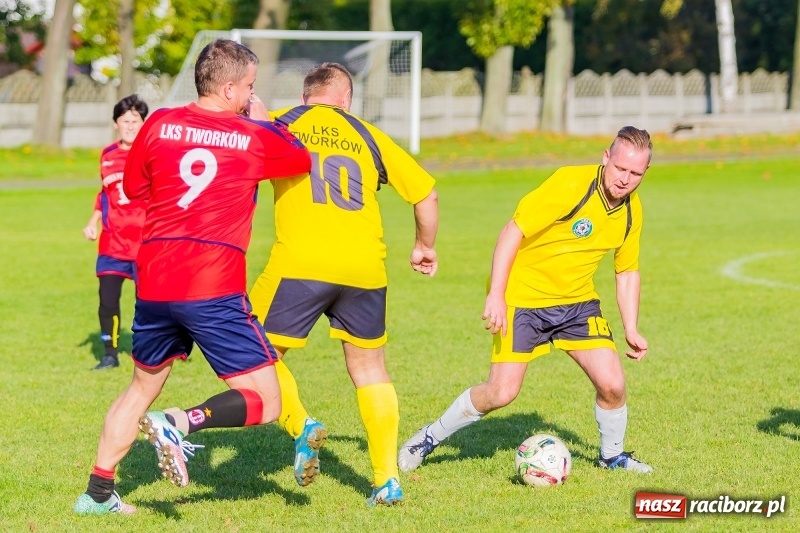 Zdjęcie w galerii na portalu naszraciborz.pl: A mój rodzic piłkę kopie, czyli sportowa rywalizacja w Tworkowie wiadomości z regionu