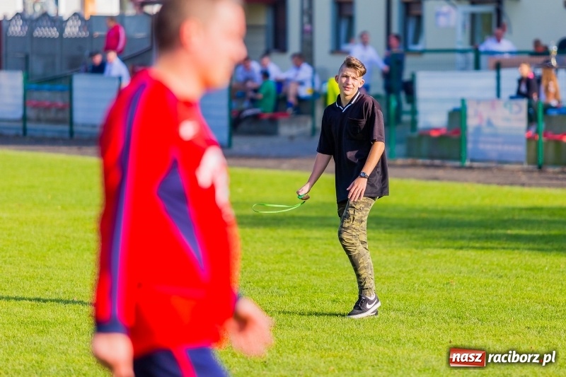 Zdjęcie w galerii na portalu naszraciborz.pl: A mój rodzic piłkę kopie, czyli sportowa rywalizacja w Tworkowie wiadomości z regionu