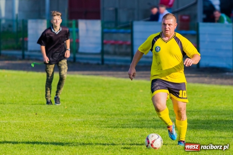 Zdjęcie w galerii na portalu naszraciborz.pl: A mój rodzic piłkę kopie, czyli sportowa rywalizacja w Tworkowie wiadomości z regionu