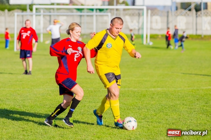 Zdjęcie w galerii na portalu naszraciborz.pl: A mój rodzic piłkę kopie, czyli sportowa rywalizacja w Tworkowie wiadomości z regionu