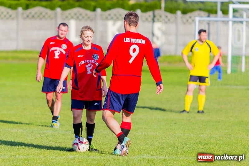 Zdjęcie w galerii na portalu naszraciborz.pl: A mój rodzic piłkę kopie, czyli sportowa rywalizacja w Tworkowie wiadomości z regionu