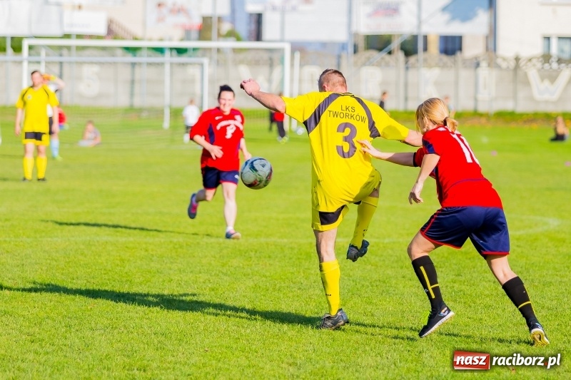Zdjęcie w galerii na portalu naszraciborz.pl: A mój rodzic piłkę kopie, czyli sportowa rywalizacja w Tworkowie wiadomości z regionu