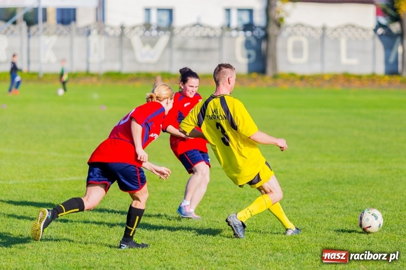 Zdjęcie w galerii na portalu naszraciborz.pl: A mój rodzic piłkę kopie, czyli sportowa rywalizacja w Tworkowie wiadomości z regionu