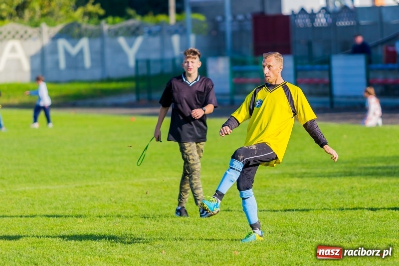 Zdjęcie w galerii na portalu naszraciborz.pl: A mój rodzic piłkę kopie, czyli sportowa rywalizacja w Tworkowie wiadomości z regionu