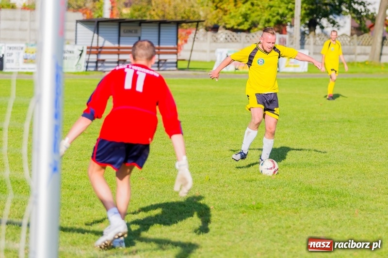 Zdjęcie w galerii na portalu naszraciborz.pl: A mój rodzic piłkę kopie, czyli sportowa rywalizacja w Tworkowie wiadomości z regionu