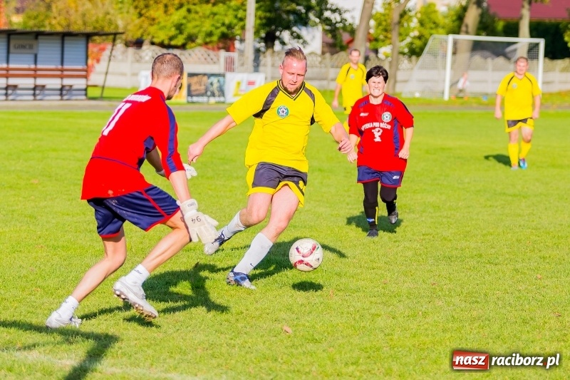 Zdjęcie w galerii na portalu naszraciborz.pl: A mój rodzic piłkę kopie, czyli sportowa rywalizacja w Tworkowie wiadomości z regionu