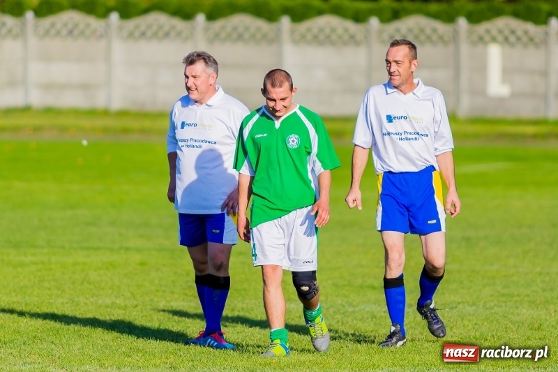 Zdjęcie w galerii na portalu naszraciborz.pl: A mój rodzic piłkę kopie, czyli sportowa rywalizacja w Tworkowie wiadomości z regionu