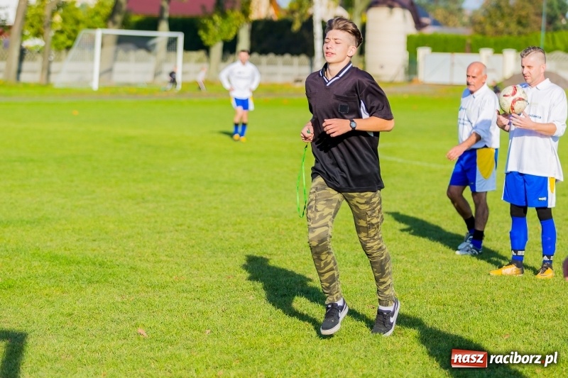 Zdjęcie w galerii na portalu naszraciborz.pl: A mój rodzic piłkę kopie, czyli sportowa rywalizacja w Tworkowie wiadomości z regionu