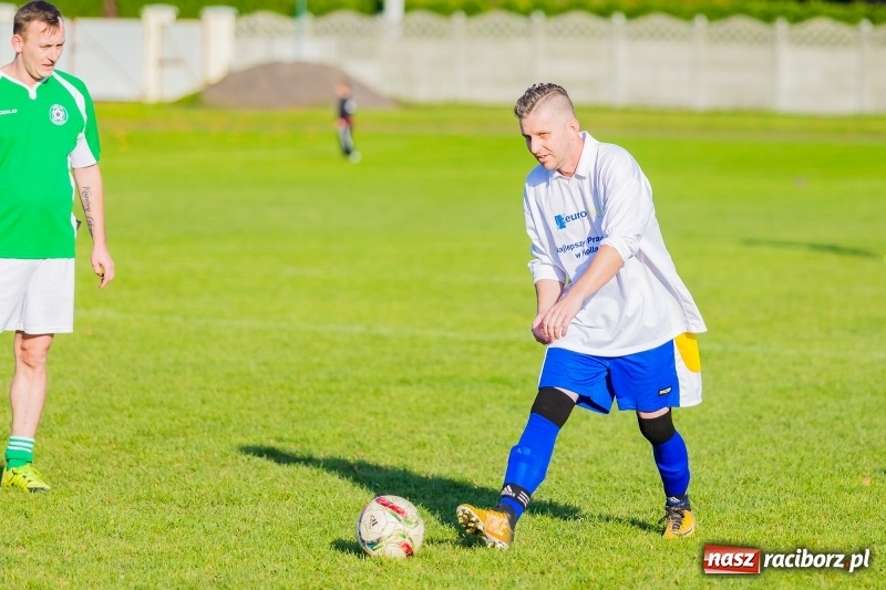 Zdjęcie w galerii na portalu naszraciborz.pl: A mój rodzic piłkę kopie, czyli sportowa rywalizacja w Tworkowie wiadomości z regionu