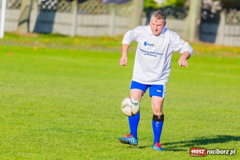 Zdjęcie w galerii na portalu naszraciborz.pl: A mój rodzic piłkę kopie, czyli sportowa rywalizacja w Tworkowie wiadomości z regionu