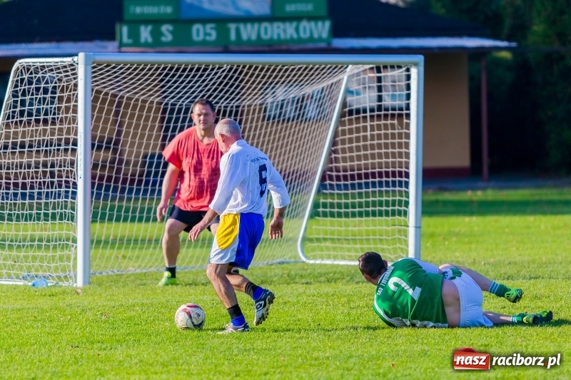 Zdjęcie w galerii na portalu naszraciborz.pl: A mój rodzic piłkę kopie, czyli sportowa rywalizacja w Tworkowie wiadomości z regionu