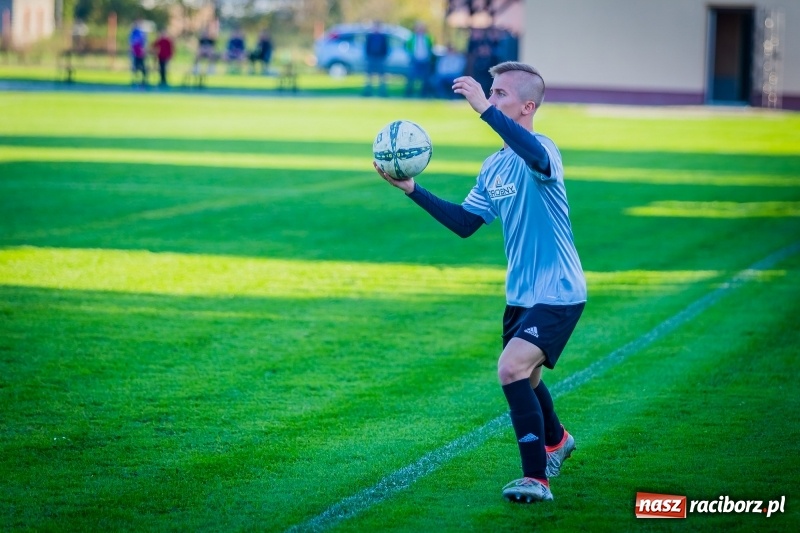 Zdjęcie w galerii na portalu naszraciborz.pl: Krzyżanowice nie sprawiły niespodzianki. Przyszłość Rogów z kompletem punktów wiadomości z regionu