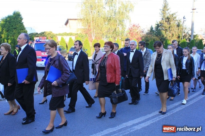 Zdjęcie w galerii na portalu naszraciborz.pl: U sąsiadów. Szkoła w Lubomi świętowała 50-lecie! Były wspomnienia i życzenia wiadomości z regionu