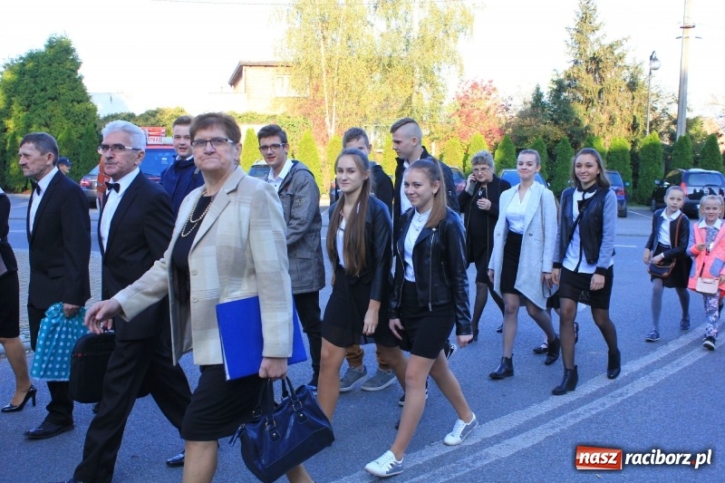 Zdjęcie w galerii na portalu naszraciborz.pl: U sąsiadów. Szkoła w Lubomi świętowała 50-lecie! Były wspomnienia i życzenia wiadomości z regionu