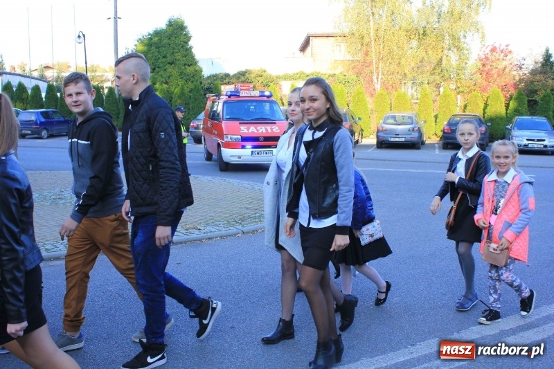 Zdjęcie w galerii na portalu naszraciborz.pl: U sąsiadów. Szkoła w Lubomi świętowała 50-lecie! Były wspomnienia i życzenia wiadomości z regionu