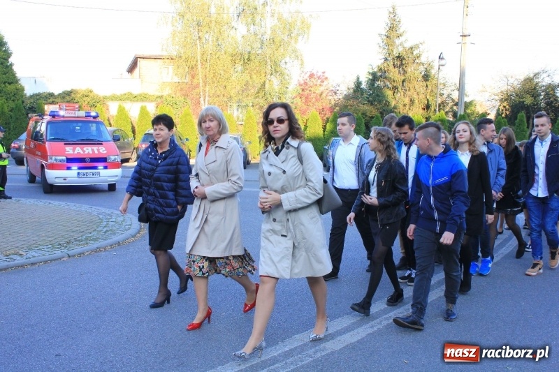 Zdjęcie w galerii na portalu naszraciborz.pl: U sąsiadów. Szkoła w Lubomi świętowała 50-lecie! Były wspomnienia i życzenia wiadomości z regionu