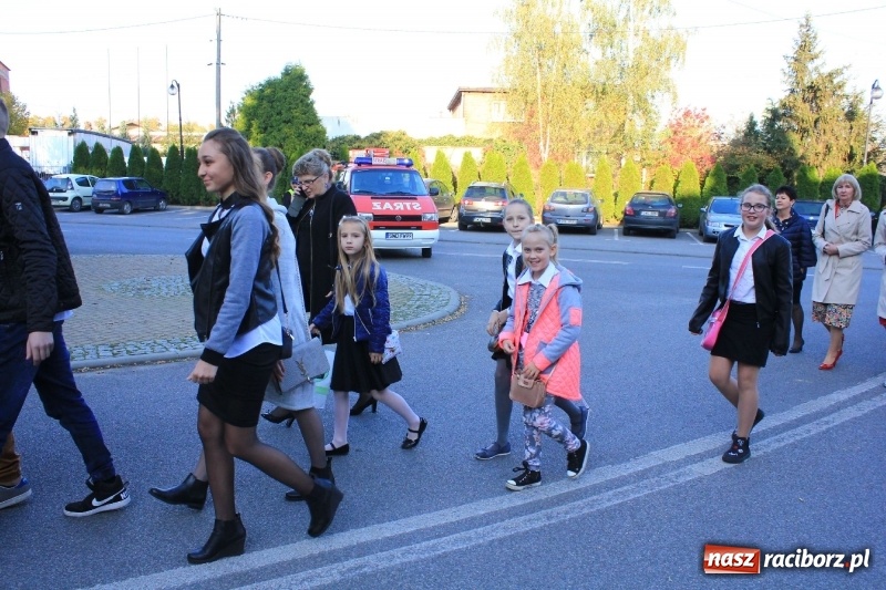 Zdjęcie w galerii na portalu naszraciborz.pl: U sąsiadów. Szkoła w Lubomi świętowała 50-lecie! Były wspomnienia i życzenia wiadomości z regionu