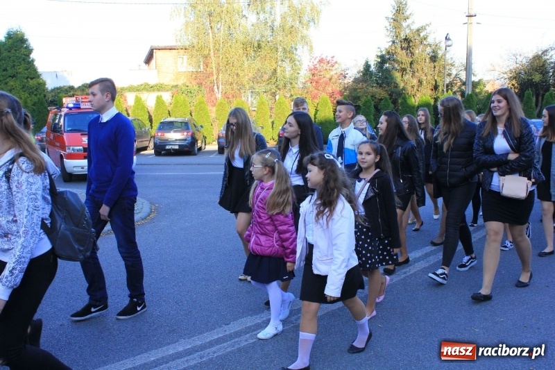 Zdjęcie w galerii na portalu naszraciborz.pl: U sąsiadów. Szkoła w Lubomi świętowała 50-lecie! Były wspomnienia i życzenia wiadomości z regionu