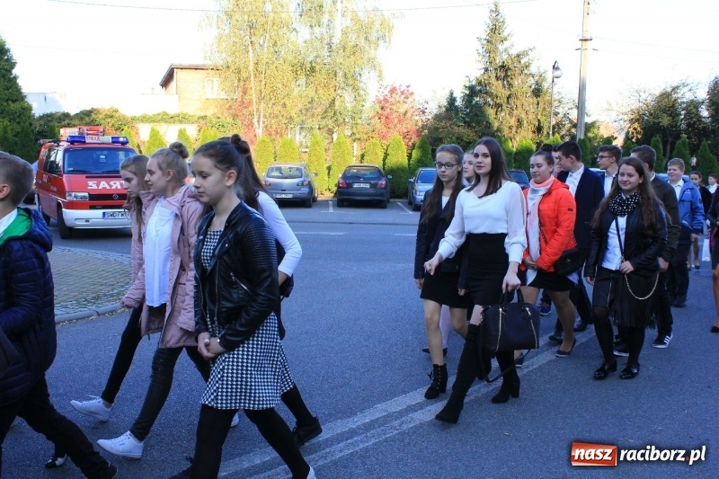 Zdjęcie w galerii na portalu naszraciborz.pl: U sąsiadów. Szkoła w Lubomi świętowała 50-lecie! Były wspomnienia i życzenia wiadomości z regionu