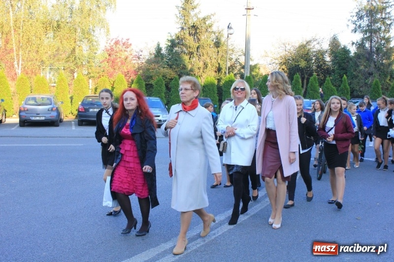 Zdjęcie w galerii na portalu naszraciborz.pl: U sąsiadów. Szkoła w Lubomi świętowała 50-lecie! Były wspomnienia i życzenia wiadomości z regionu