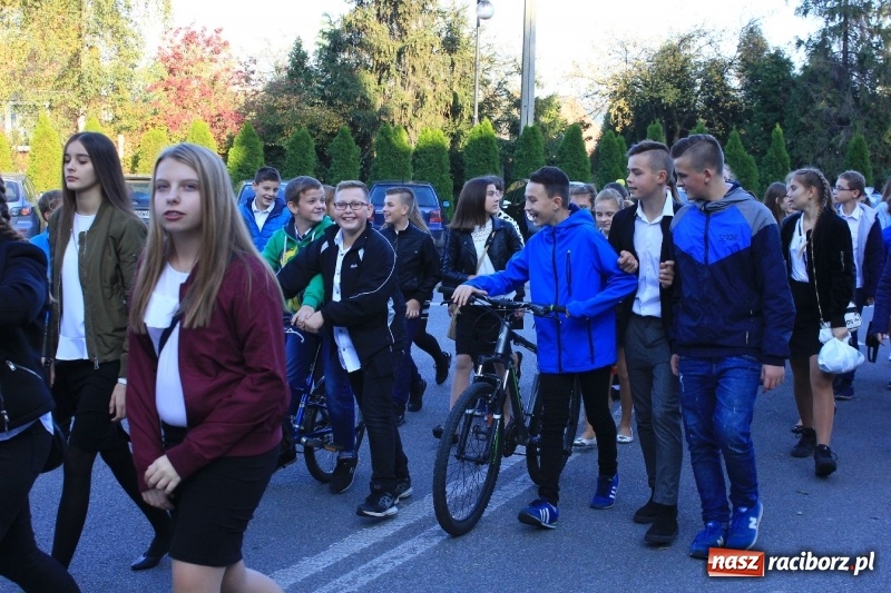 Zdjęcie w galerii na portalu naszraciborz.pl: U sąsiadów. Szkoła w Lubomi świętowała 50-lecie! Były wspomnienia i życzenia wiadomości z regionu