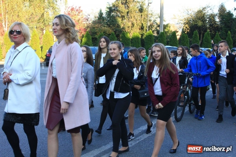 Zdjęcie w galerii na portalu naszraciborz.pl: U sąsiadów. Szkoła w Lubomi świętowała 50-lecie! Były wspomnienia i życzenia wiadomości z regionu