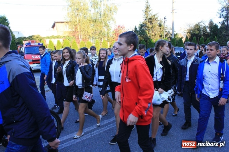 Zdjęcie w galerii na portalu naszraciborz.pl: U sąsiadów. Szkoła w Lubomi świętowała 50-lecie! Były wspomnienia i życzenia wiadomości z regionu